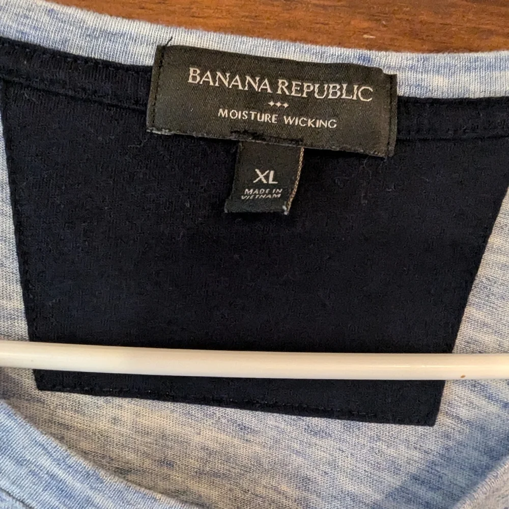 Banana Republic Henley Shirt Mens XL Blue Space Dye Moisture Wicking Excellent